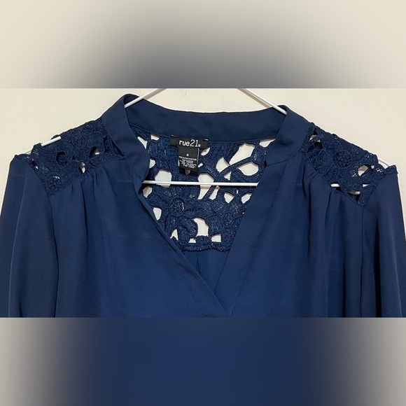 Rue 21 navy blue high low blouse with lace inlays around shoulders and back! - Picture 3 of 12